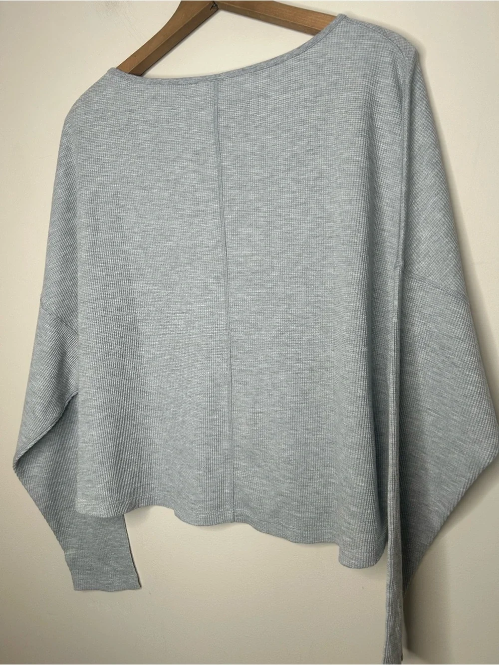 Vuori Heather Gray Waffle Weave L/S top Size M/L NWOT Cotton Blend Slight Crop - Picture 6 of 6